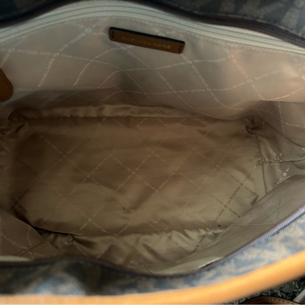 Michael Kors purse. Used for short time, just too big. Excellent condition. - Picture 3 of 4